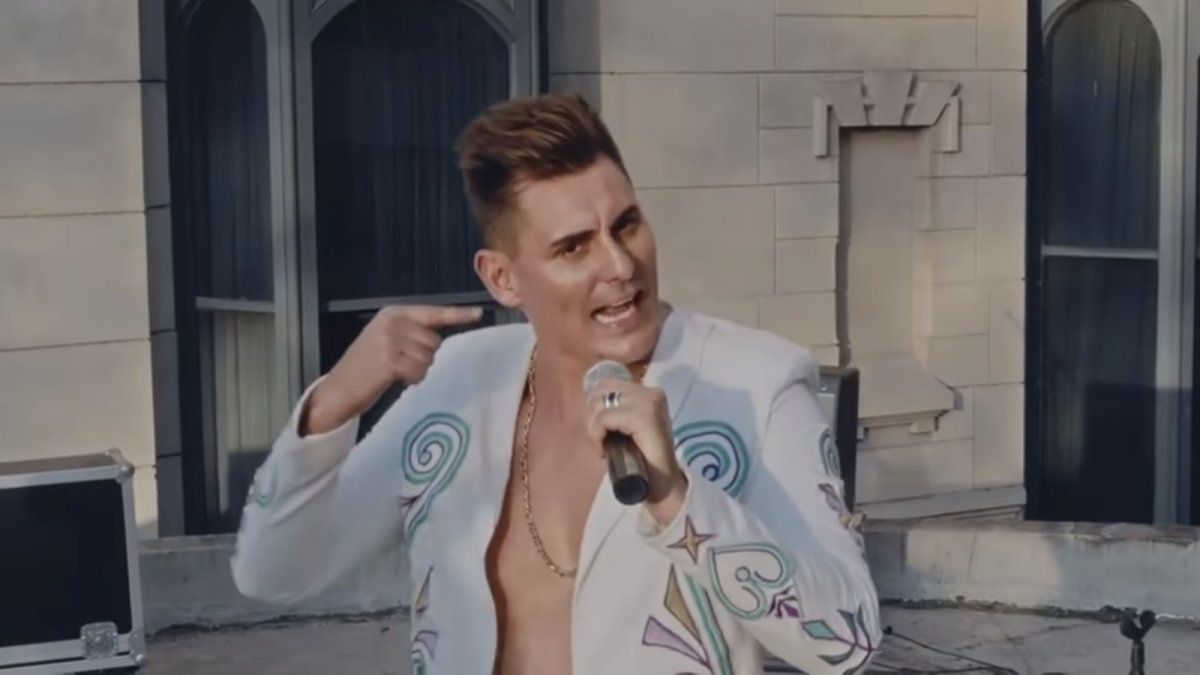 Ariel Casco y la publicidad sensación con el tema de Commanche