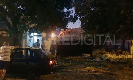 Este martes por la noche, se produjo una explosión en una vivienda de 1° de Mayo al 3600 en la ciudad de Santa Fe. Este martes por la noche, se produjo una explosión en una vivienda de 1° de Mayo al 3600 en la ciudad de Santa Fe.