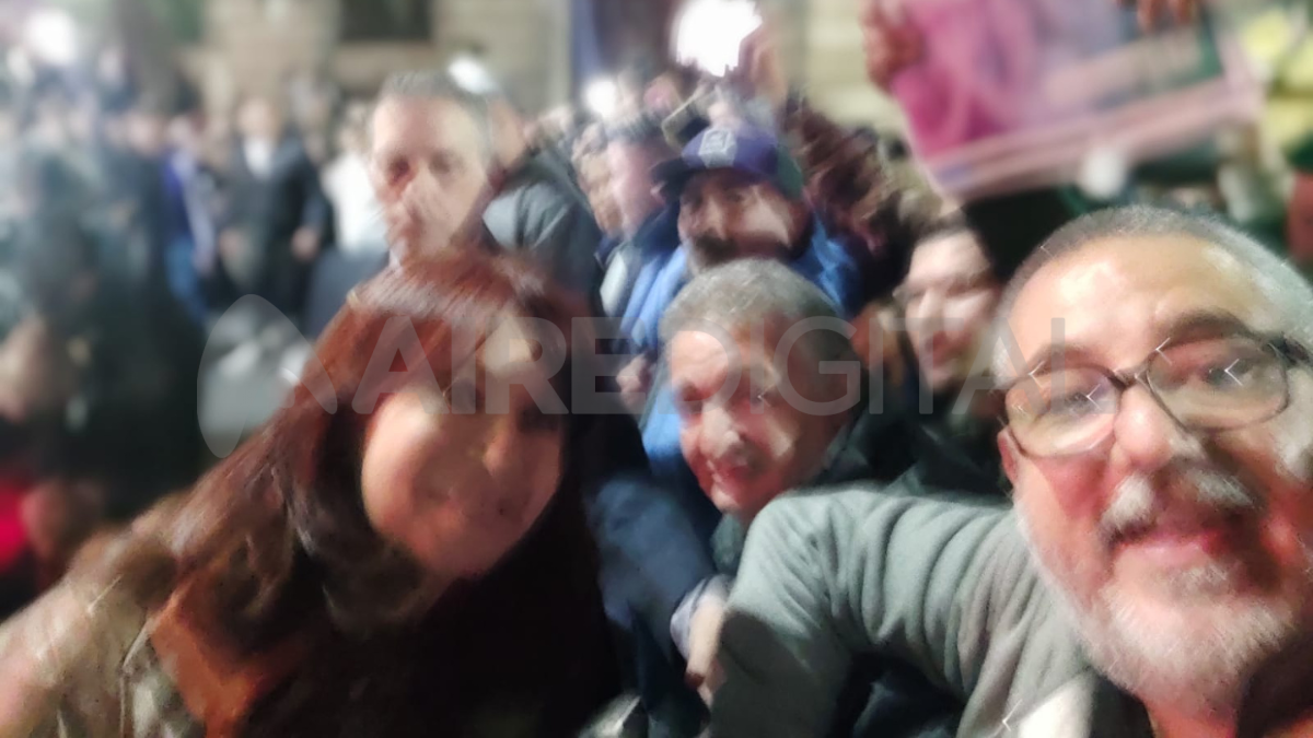 El dirigente de la CTA retrató el momento del saludo con Cristina Kirchner segundos antes del ataque.
