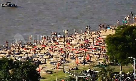 Las playas de la ciudad se llenaron de gente, pero en la Costanera Este se vio la mayor cantidad de visitantes este lunes feriado. Las playas de la ciudad se llenaron de gente, pero en la Costanera Este se vio la mayor cantidad de visitantes este lunes feriado.