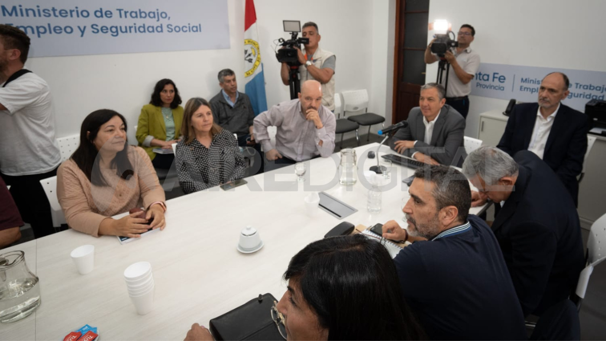 Este lunes se reanudaron las negociaciones salariales entre el gobierno provincial y los docentes de Amsafé.