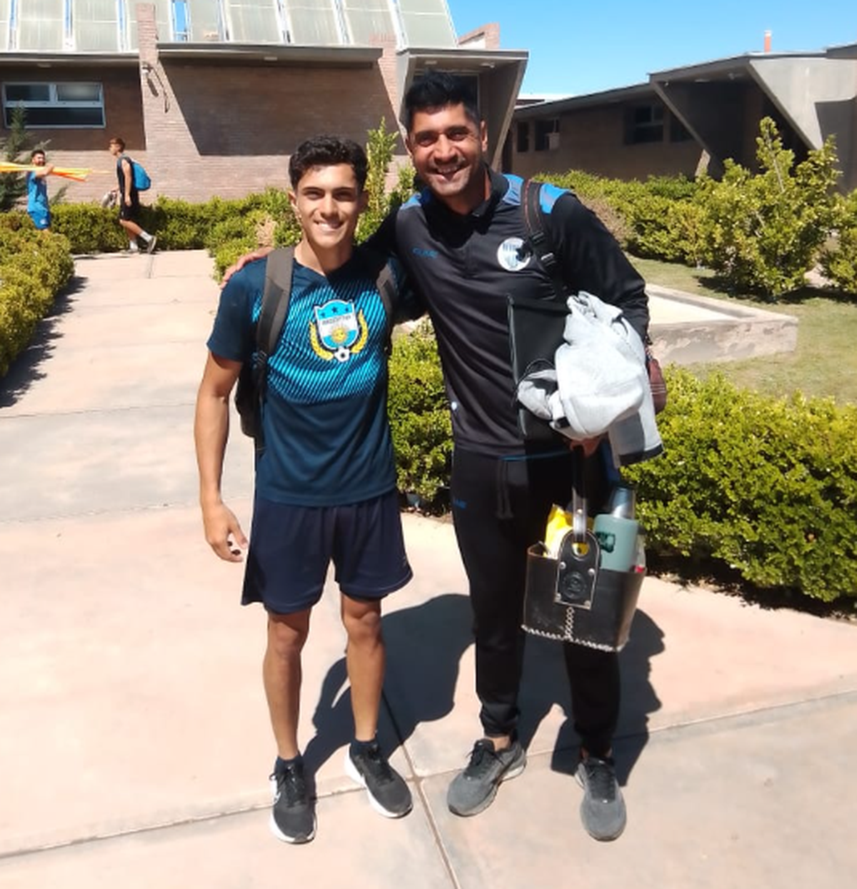 Juan Pablo Ramón, quien saltó a la fama tras llevarle churros a la familia Messi en su casa de Funes, se probó en Godoy Cruz de Mendoza. Juan Pablo Ramón, quien saltó a la fama tras llevarle churros a la familia Messi en su casa de Funes, se probó en Godoy Cruz de Mendoza.