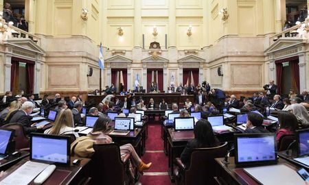El Senado rechazó este jueves por la tarde la conformación de una comisión destinada a investigar el criptogate $Libra. El Senado rechazó este jueves por la tarde la conformación de una comisión destinada a investigar el criptogate $Libra.