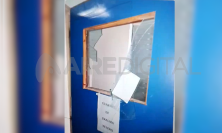 Así quedó el vidrio de la sala de traumatología del Cullen, tras la furia del hombre de San Justo Así quedó el vidrio de la sala de traumatología del Cullen, tras la furia del hombre de San Justo