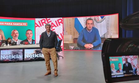 El intendente de Rosario, Pablo Javkin, estuvo conectado con Luis Mino en Ahora Vengo este lunes y habló de la violencia que se vive en la ciudad del sur. El intendente de Rosario, Pablo Javkin, estuvo conectado con Luis Mino en Ahora Vengo este lunes y habló de la violencia que se vive en la ciudad del sur.