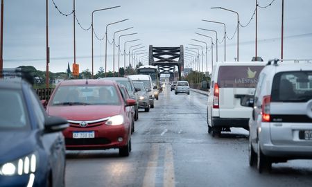 Se realizan los últimos trabajos sobre el puente Carretero Santa Fe - Santo Tomé. Se realizan los últimos trabajos sobre el puente Carretero Santa Fe - Santo Tomé.