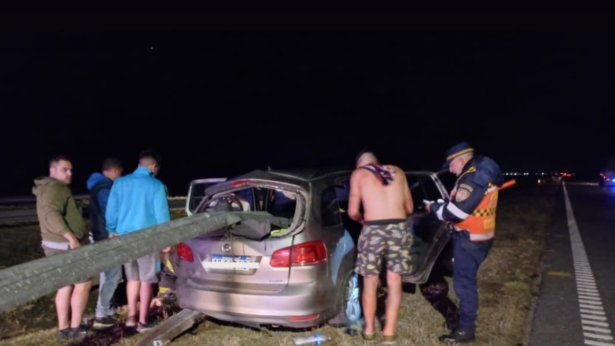 Un auto se estrelló contra el guardarrail en la autopista Córdoba-Rosario a la altura del kilómetro 623