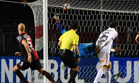 Colón venció a San Pablo en la Copa Sudamericana 2018 y se convirtió en el primer club argentino en ganar en el Estadio Morumbí de Brasil. Colón venció a San Pablo en la Copa Sudamericana 2018 y se convirtió en el primer club argentino en ganar en el Estadio Morumbí de Brasil.