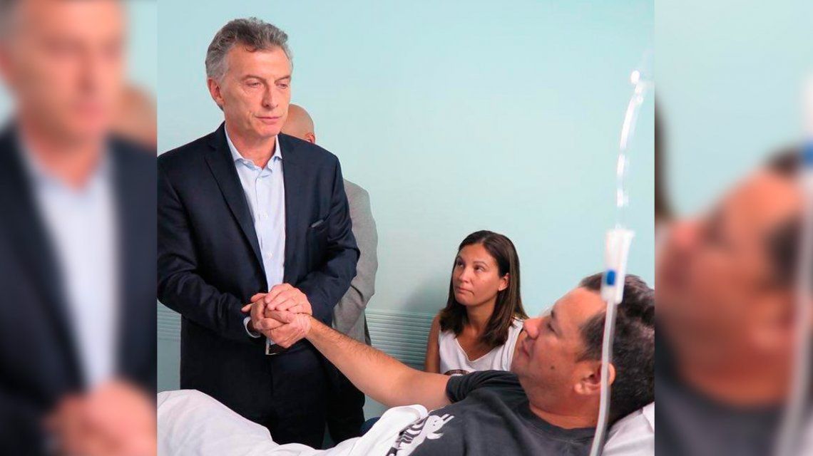 El desubicado chiste de Mauricio Macri a un policía que puede perder un ojo
