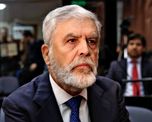 Por Mayoría, la Sala III de la Cámara Federal de Casación Penal concedió este lunes la prisión domiciliaria al exministro de Planificación Federal, Julio De Vido. Por Mayoría, la Sala III de la Cámara Federal de Casación Penal concedió este lunes la prisión domiciliaria al exministro de Planificación Federal, Julio De Vido.