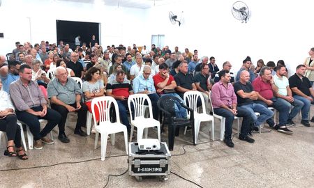 Los productores del norte santafesino se concentraron en la Sociedad Rural de Vera. Los productores del norte santafesino se concentraron en la Sociedad Rural de Vera.