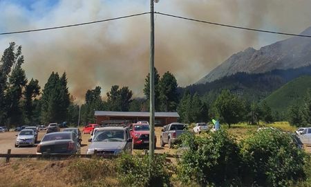 Adorni destacó el trabajo articulado con los cuerpos de bomberos voluntarios y subrayó la coordinación del Gabinete Nacional. Adorni destacó el trabajo articulado con los cuerpos de bomberos voluntarios y subrayó la coordinación del Gabinete Nacional.