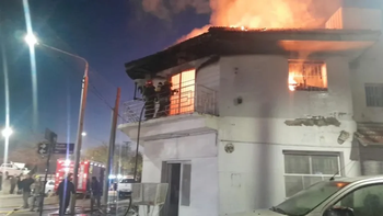 Tragedia en Neuquén: cuatro muertos y un herido grave tras el incendio de una casa