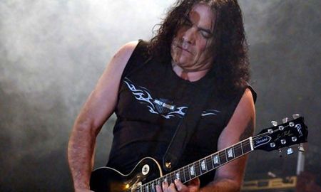 Norberto Pappo Napolitano, ícono del rock argentino, cumpliría este miércoles 71 años, y en el marco del nuevo aniversario de su nacimiento se lanzó una versión en vivo de Sucio y desprolijo en el Festival Cosquín Rock y con Charly García de invitado, adelanto del disco que será editado en mayo próximo. Norberto Pappo Napolitano, ícono del rock argentino, cumpliría este miércoles 71 años, y en el marco del nuevo aniversario de su nacimiento se lanzó una versión en vivo de Sucio y desprolijo en el Festival Cosquín Rock y con Charly García de invitado, adelanto del disco que será editado en mayo próximo.