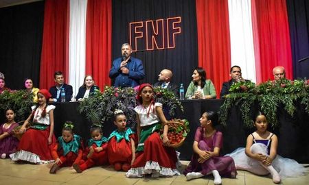Coronda festeja la Fiesta Nacional de la Frutilla del 8 al 10 de noviembre. Coronda festeja la Fiesta Nacional de la Frutilla del 8 al 10 de noviembre.