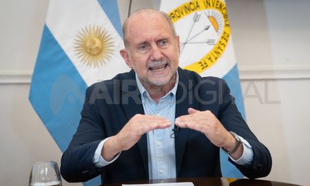 Las señales son claras: Omar Perotti intentará generar una alternativa electoral peronista fuertemente vinculada con la gestión y con la mirada provincial. Otros, no están de acuerdo. Las señales son claras: Omar Perotti intentará generar una alternativa electoral peronista fuertemente vinculada con la gestión y con la mirada provincial. Otros, no están de acuerdo.