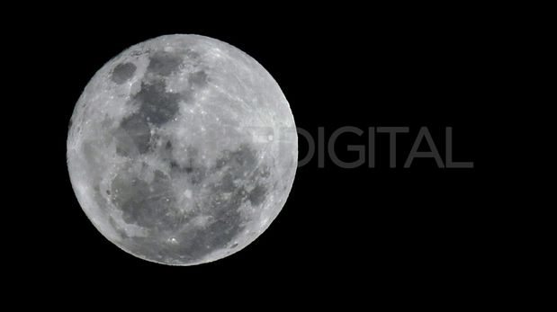 Esta noche la luna luce un 16% más brillante de lo habitual.