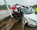 El fuerte accidente se produjo en la Circunvalación Oeste, cuya calzada está complicada por la acumulación de agua. El fuerte accidente se produjo en la Circunvalación Oeste, cuya calzada está complicada por la acumulación de agua.