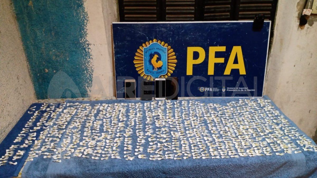 Parte de la droga incautada durante los allanamientos contra Los Monos.