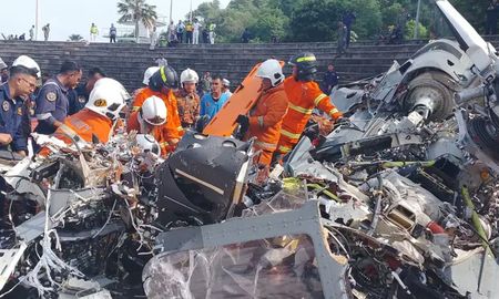 Tragedia en Malasia se cargó la vida de diez personas, que iban dentro de dos helicópteros que sufrieron un accidente. Tragedia en Malasia se cargó la vida de diez personas, que iban dentro de dos helicópteros que sufrieron un accidente.
