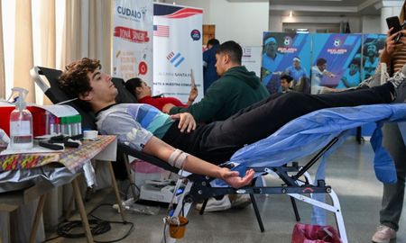 Los lunes 3 y 10 de febrero se llevarán a cabo jornadas de donación en la Sede de Gobernación, en Rosario; y se podrá donar en otras fechas durante ese mes, en Ceres, Santa Fe y Funes. En todas habrá, además, registro de donantes de médula ósea. Los lunes 3 y 10 de febrero se llevarán a cabo jornadas de donación en la Sede de Gobernación, en Rosario; y se podrá donar en otras fechas durante ese mes, en Ceres, Santa Fe y Funes. En todas habrá, además, registro de donantes de médula ósea.