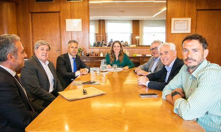 Un grupo de diputados del PJ santafesino mantuvo un encuentro este miércoles con la ministra de Desarrollo Social de la Nación, Victoria Tolosa Paz. Un grupo de diputados del PJ santafesino mantuvo un encuentro este miércoles con la ministra de Desarrollo Social de la Nación, Victoria Tolosa Paz.