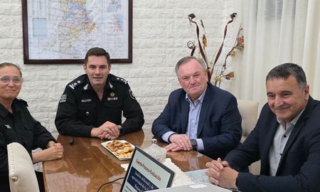En San Cristóbal, el senador Michlig y el diputado González mantuvieron una reunión de trabajo en la URXIII de Policía. En San Cristóbal, el senador Michlig y el diputado González mantuvieron una reunión de trabajo en la URXIII de Policía.