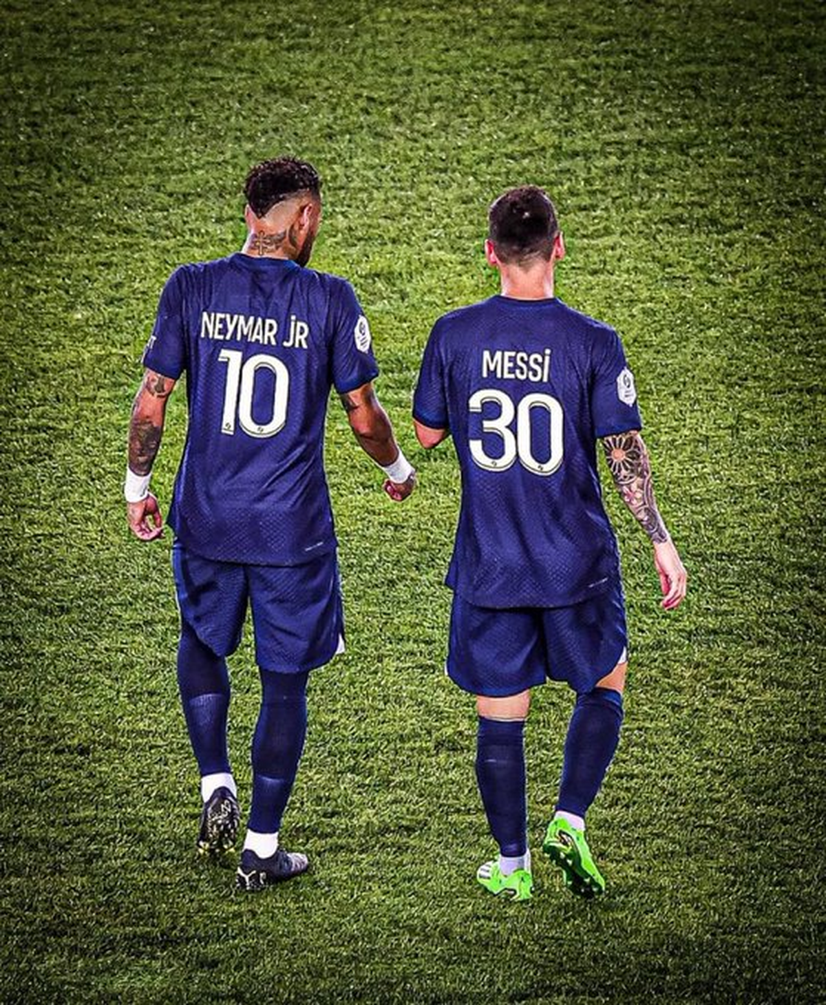 Lionel Messi y Neymar se fueron al vestuario mientras sus compañeros daban la vuelta olímpica en el campo de juego.