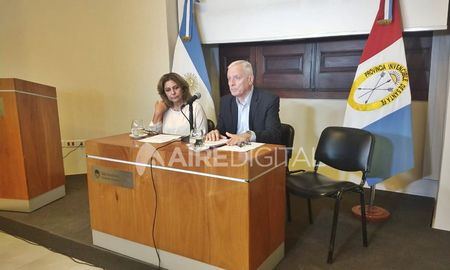 El ministro Carlos Parola y la secretaria de Salud, Sonia Martorano, brindaron una conferencia de prensa. El ministro Carlos Parola y la secretaria de Salud, Sonia Martorano, brindaron una conferencia de prensa.