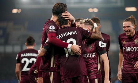 El Leeds superó su racha negativa y volvió a la victoria venciendo a Everton a domicilio en la Premier League. El Leeds superó su racha negativa y volvió a la victoria venciendo a Everton a domicilio en la Premier League.