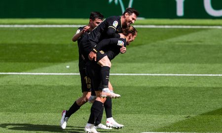 El plantel del Barcelona se reunió en la casa de Lionel Messi y LaLiga podría sancionar al equipo por romper la burbuja Covid-19. El plantel del Barcelona se reunió en la casa de Lionel Messi y LaLiga podría sancionar al equipo por romper la burbuja Covid-19.