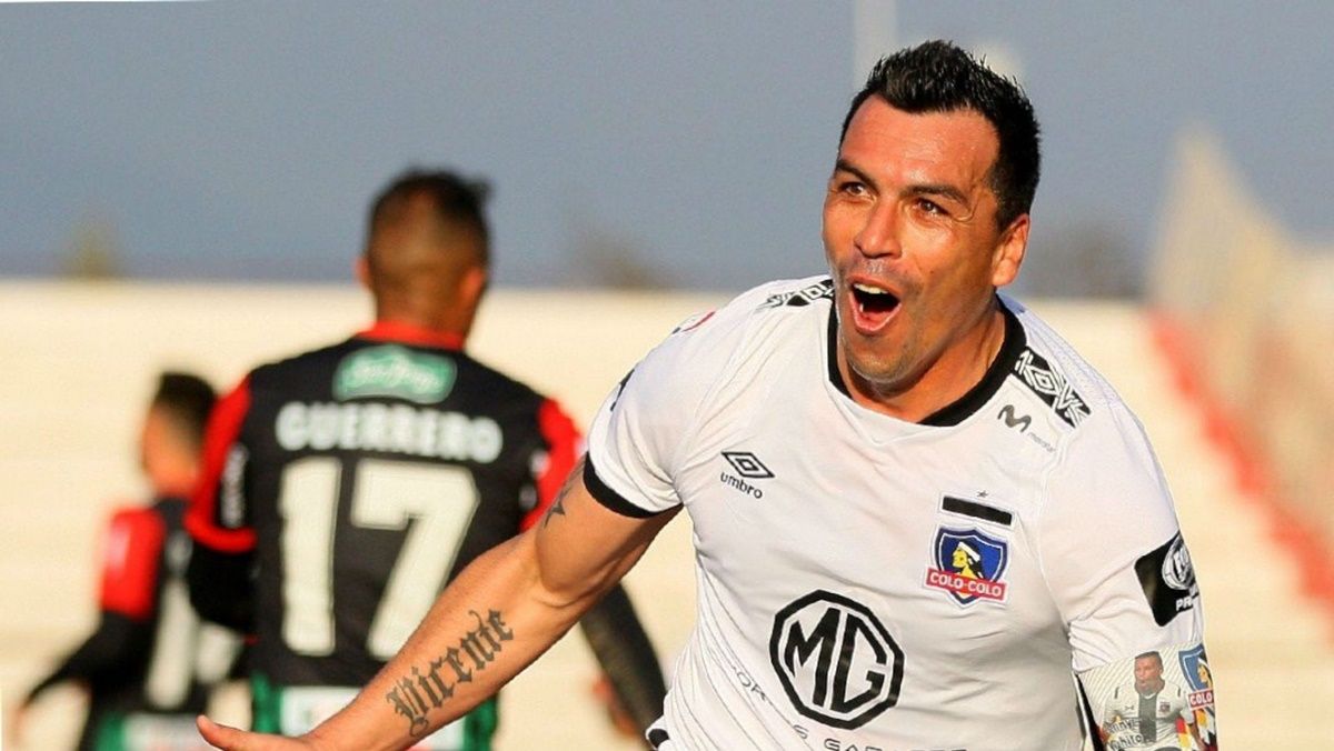 El delantero chileno Esteban Paredes tiene 42 años y es uno de los máximos ídolos de Colo Colo