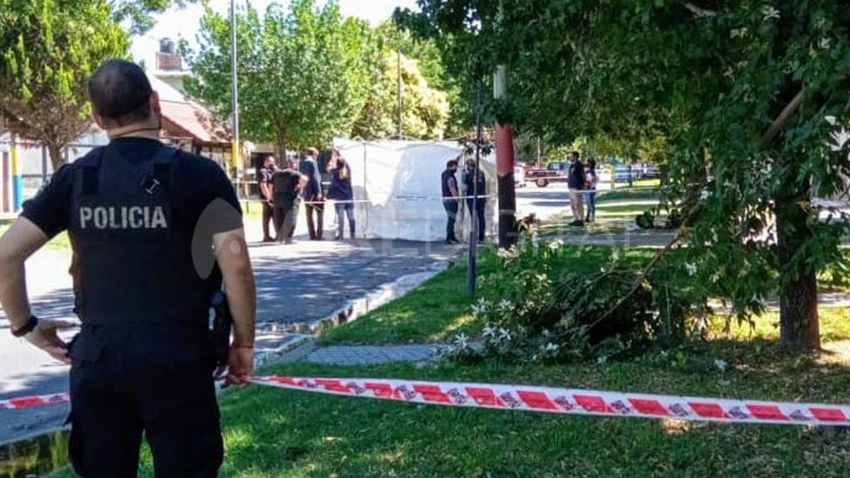 Los cuerpos fueron encontrados por un indigente que revolvía la basura.