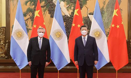 Se conoció un video en donde Fernández intercambia opiniones en común con Xi Jinping y generó polémica en las redes. Se conoció un video en donde Fernández intercambia opiniones en común con Xi Jinping y generó polémica en las redes.