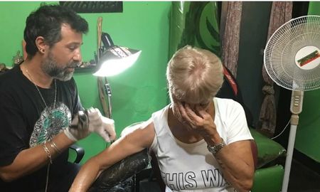 Su marido murió en un trágico accidente y ella decidió homenajearlo con un emotivo tatuaje