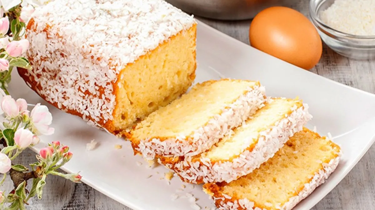 Este budín de coco es ideal para hacer en casa.