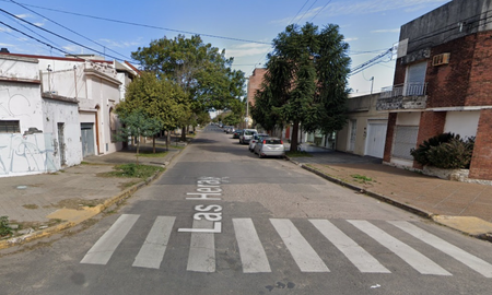 Un cadete que trabaja para una heladería fue asaltado anoche en Domingo Silva y Las Heras. Un cadete que trabaja para una heladería fue asaltado anoche en Domingo Silva y Las Heras.