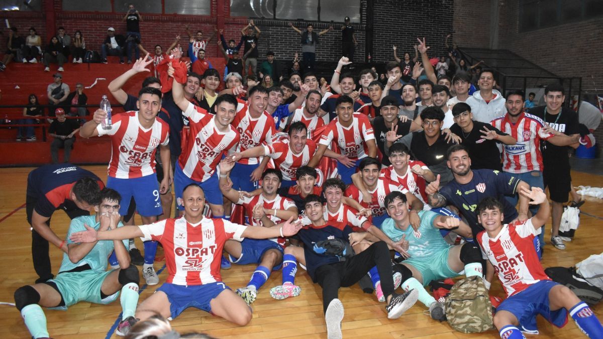 Unión festejó y ganó el último clásico 3-2 a Colón. Unión festejó y ganó el último clásico 3-2 a Colón. 