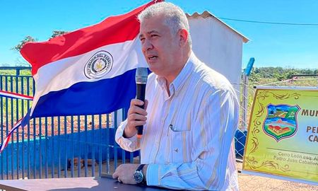 El alcalde de la localidad paraguaya de Pedro Juan Caballero, José Carlos Acevedo, murió como consecuencia de las heridas sufridas la semana pasada al ser atacado a tiros en plena calle por un sicario. El alcalde de la localidad paraguaya de Pedro Juan Caballero, José Carlos Acevedo, murió como consecuencia de las heridas sufridas la semana pasada al ser atacado a tiros en plena calle por un sicario.