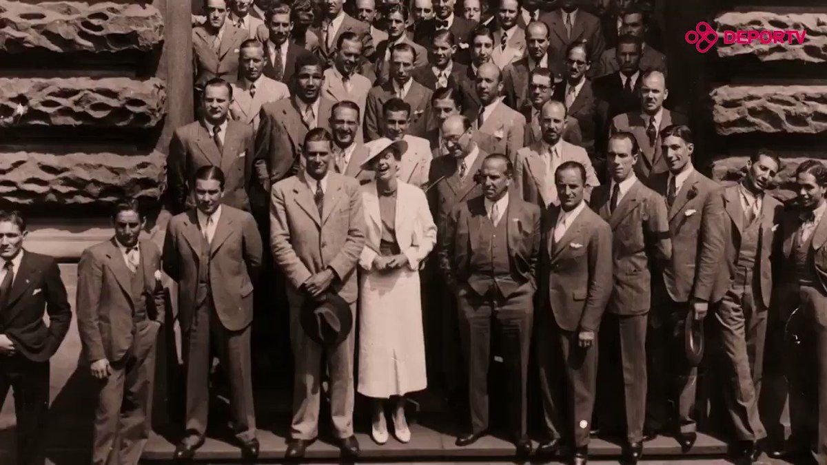 El 9 de junio de 1936, Jeanette se embarcó en el Cap Ancona y, de este modo, se convirtió en la primera mujer en integrar una delegación olímpica argentina, compuesta por 51 atletas: 50 hombres…, y ella. La travesía por el Atlántico duró tres semanas, donde compartía las mesas del comedor con los varones.