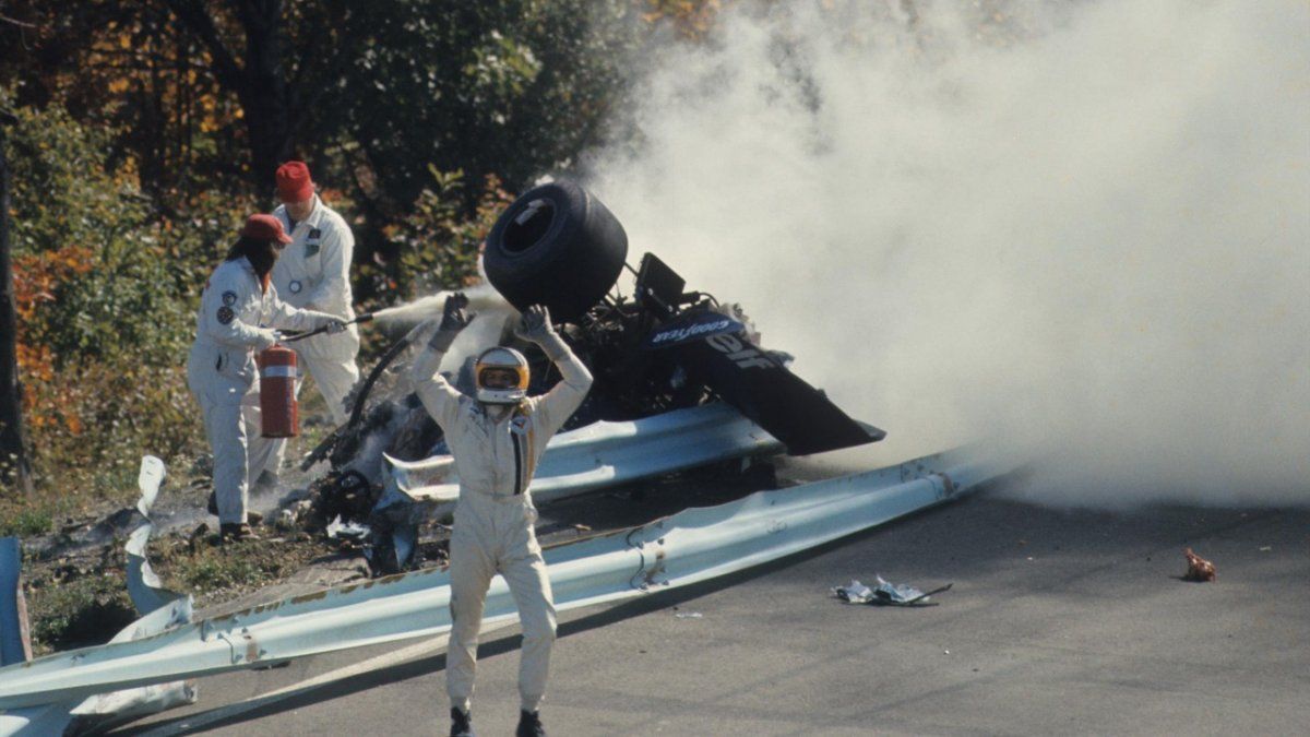 Tras el durísimo impacto y, en una fracción de segundo, el Tyrrell dio una vuelta de campana y continuó deslizándose sobre el guardarail a la altura del cockpit, por lo que el cuerpo del infortunado Francois fue seccionado –literalmente– en dos partes. Otros pilotos se detuvieron para prestar ayuda (como Jody Scheckter), pero ya era en vano.