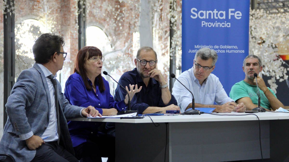 La ministra Arena explicó que con el encuentro “se dio un nuevo paso hacia las autonomías municipales por una decisión del gobernador Perotti