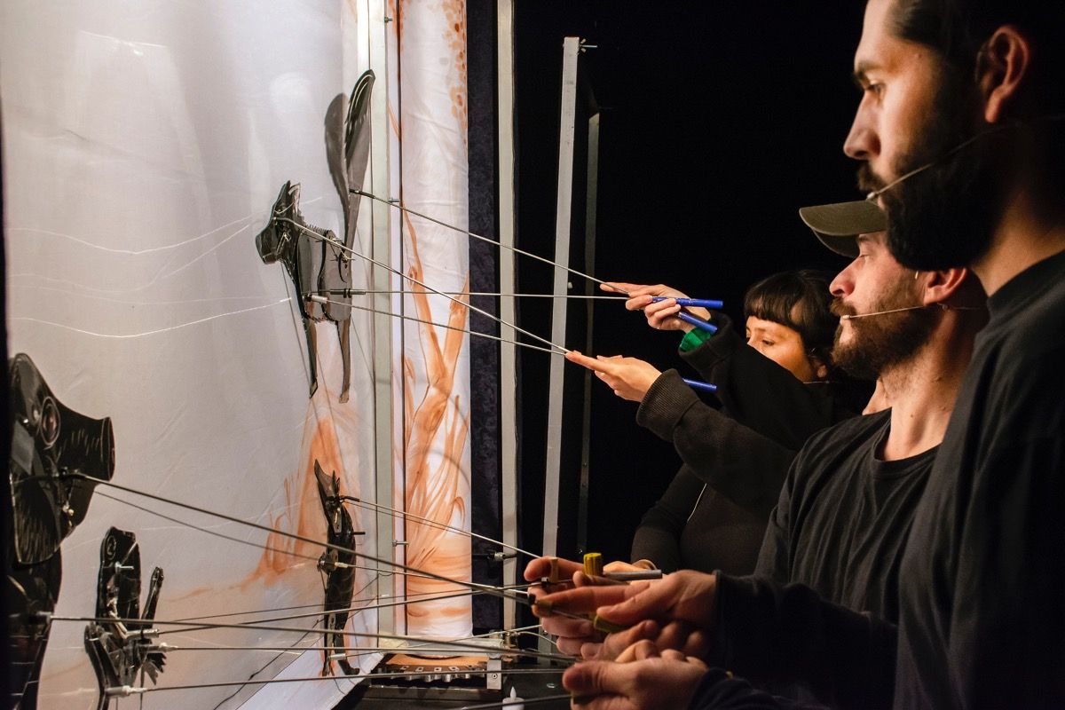 La brujita de la escoba mecánica. La brujita de la escoba mecánica.