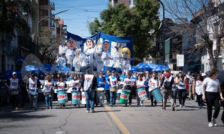La semana que viene habrá un nuevo paro docente en Santa Fe en contra de la reforma jubilatoria. La semana que viene habrá un nuevo paro docente en Santa Fe en contra de la reforma jubilatoria.