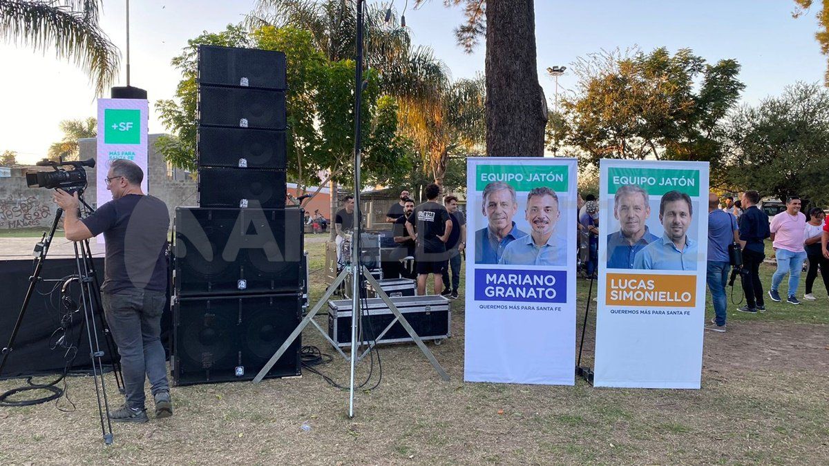 El acto tuvo lugar en la Plaza Escalante y contó con la participación de más de dos mil personas. El acto tuvo lugar en la Plaza Escalante y contó con la participación de más de dos mil personas.
