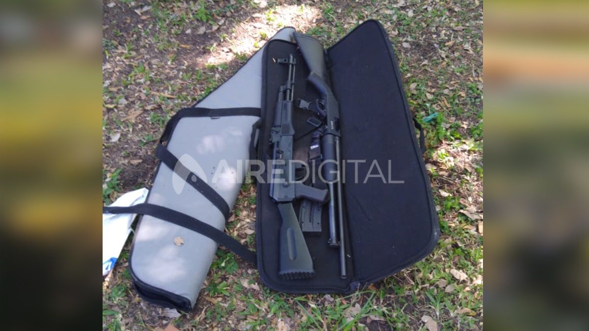 El subfusil secuestrado en las cabañas Don Quico.