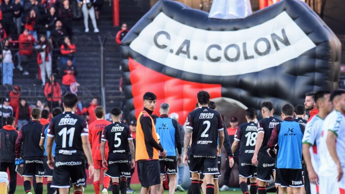 Hinchas de Colón fueron detenidos en la previa del partido con Agropecuario