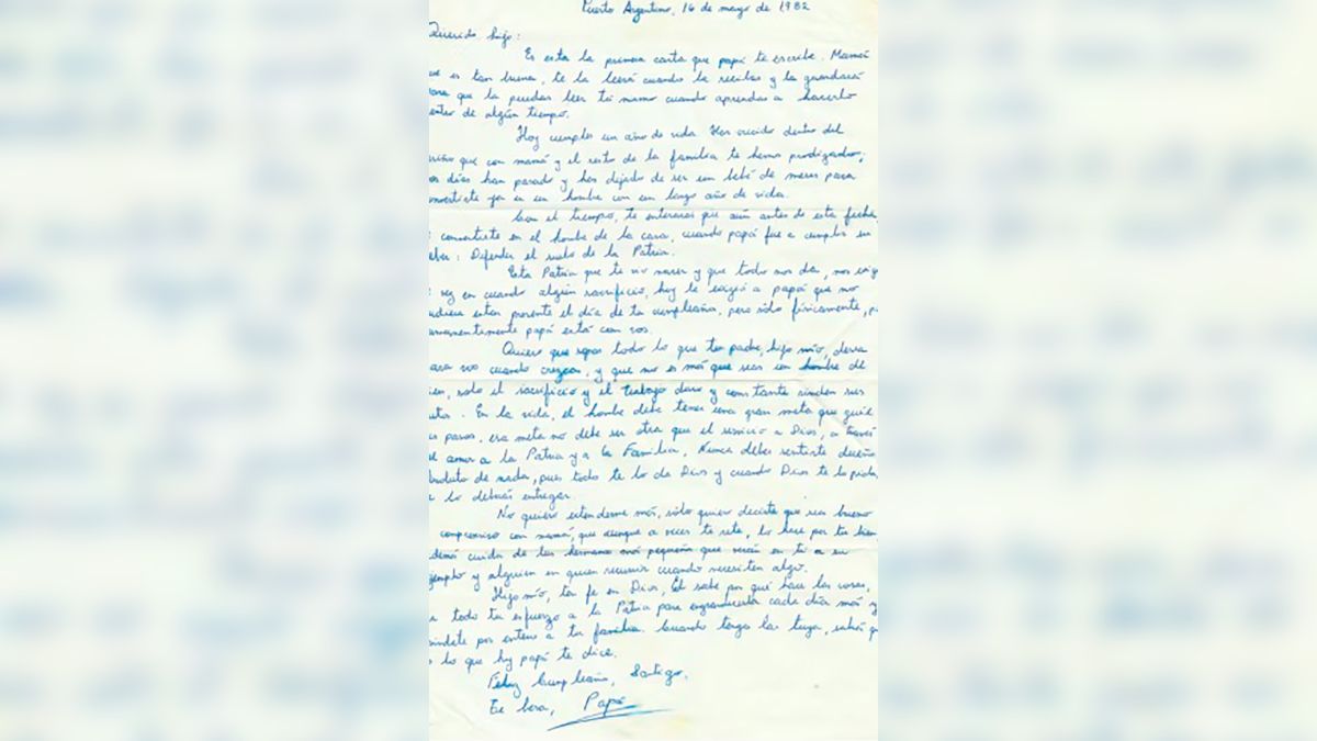 Carlos Martella le escribió una carta a su hijo desde las Malvinas. Carlos Martella le escribió una carta a su hijo desde las Malvinas.