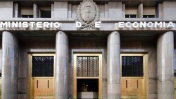 El Gobierno reduce la venta diaria de dólares El Gobierno reduce la venta diaria de dólares