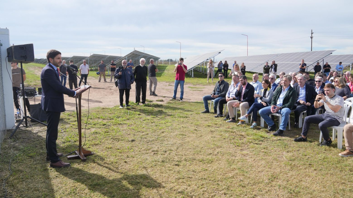 El gobernador participó de la inauguración de la Planta Fotovoltaica en Hughes. El gobernador participó de la inauguración de la Planta Fotovoltaica en Hughes.